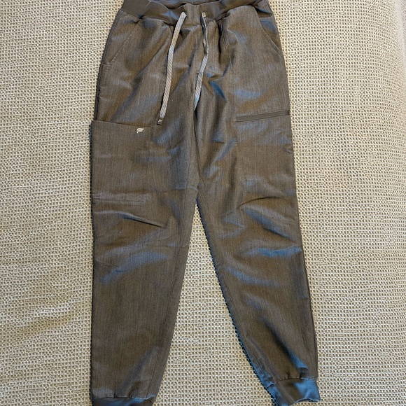 Fabletics Scrub Set - Picture 2 of 6